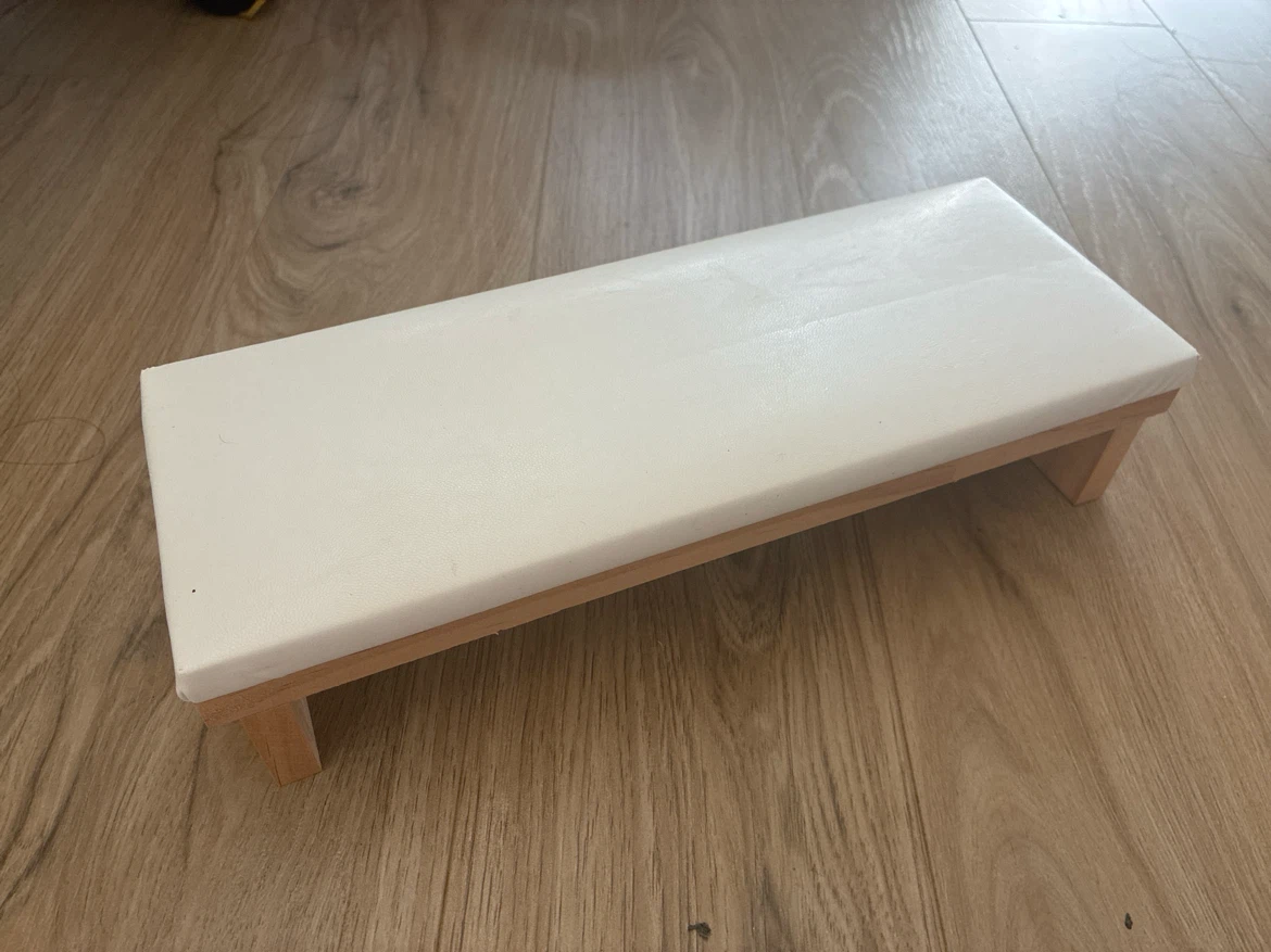 Arm holder for nail