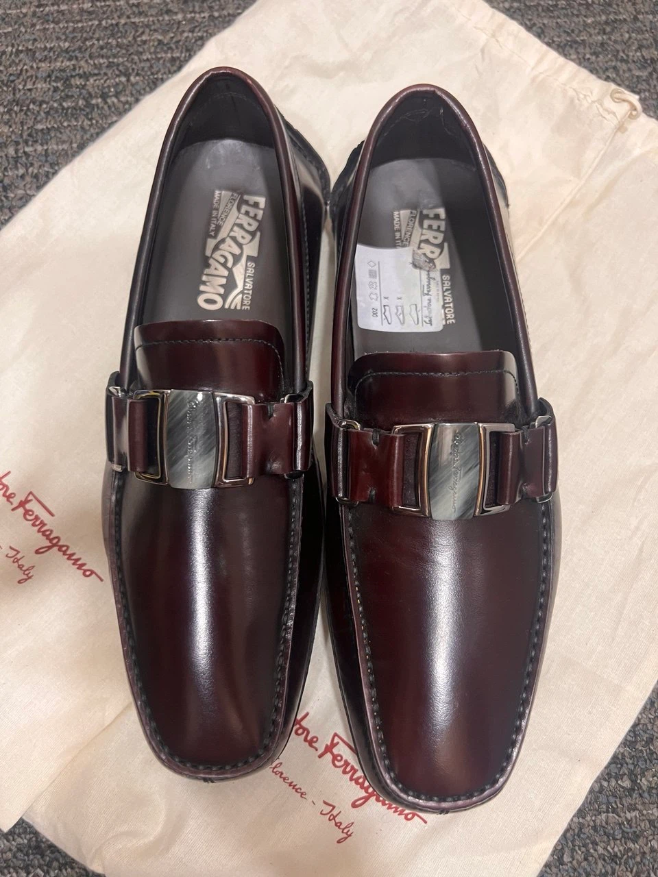 Salvatore Ferragamo Gancini Loafers - Burgundy Leather - Size 7