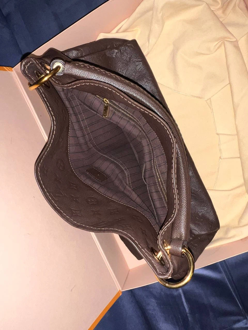 Louis Vuitton Artsy Brown Leather Handbag