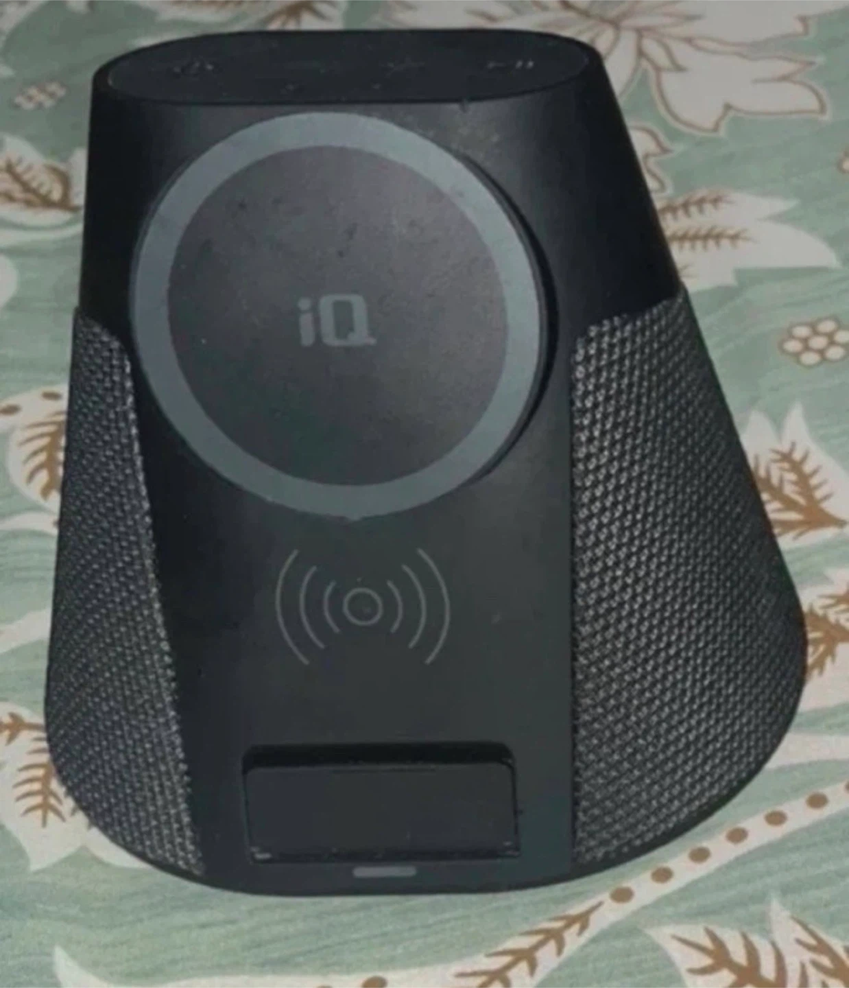 iQ Wave Home Speaker with MagSafe Charger