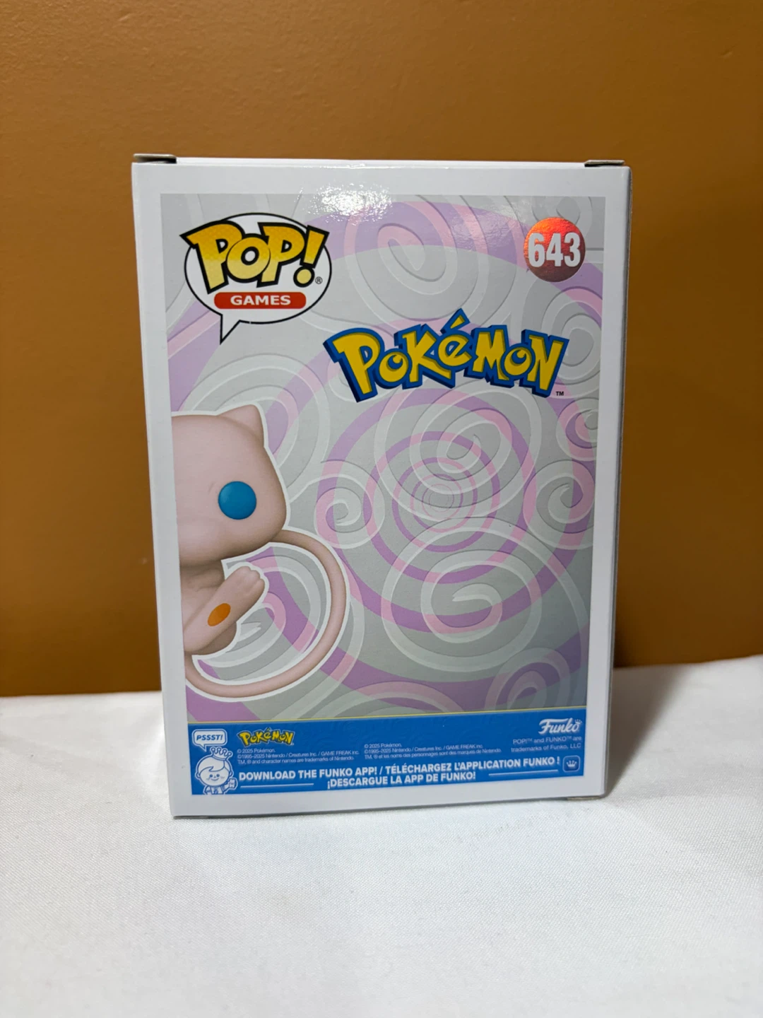 Mew (Pearlescent) Funko Pop! #643 - Pokémon Centre Exclusive - photo 2