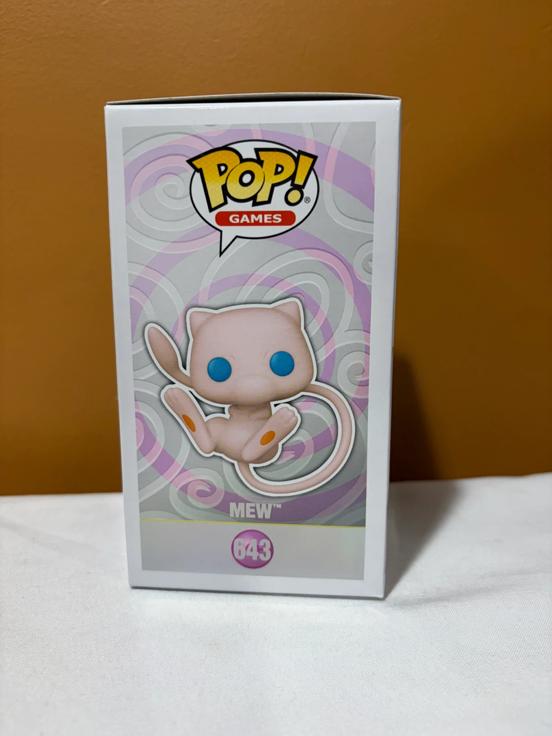 Mew (Pearlescent) Funko Pop! #643 - Pokémon Centre Exclusive - photo 3