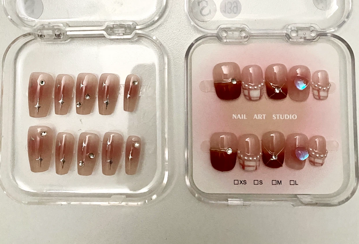 Press-On Nails Set with Gems and Designs
