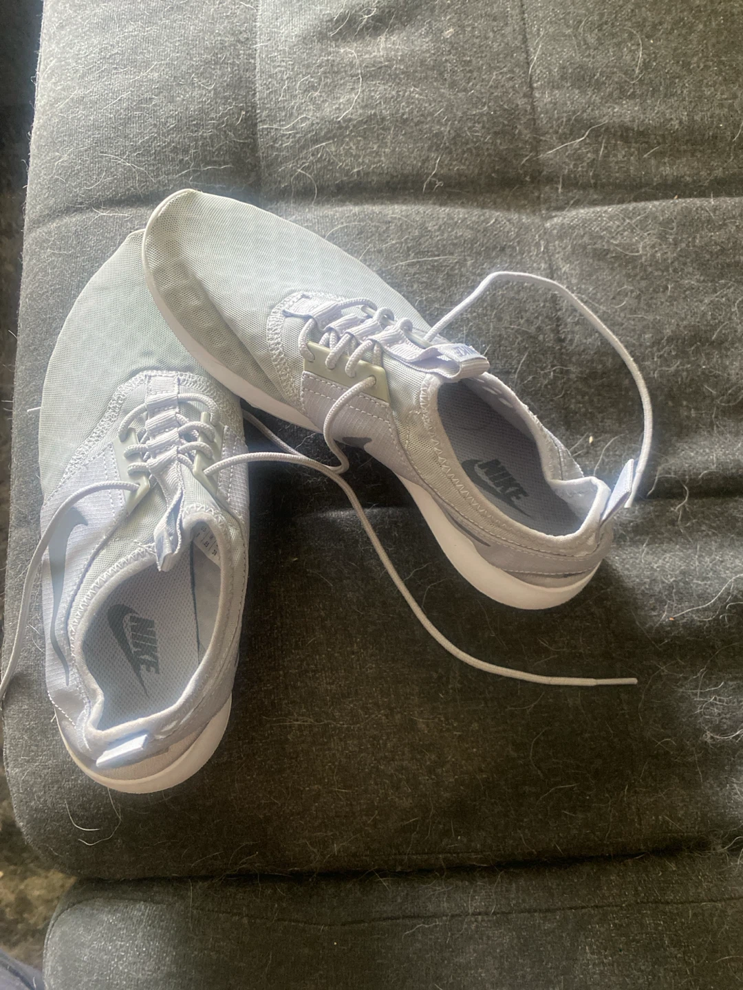 Nike Women's Light Grey Running Shoes