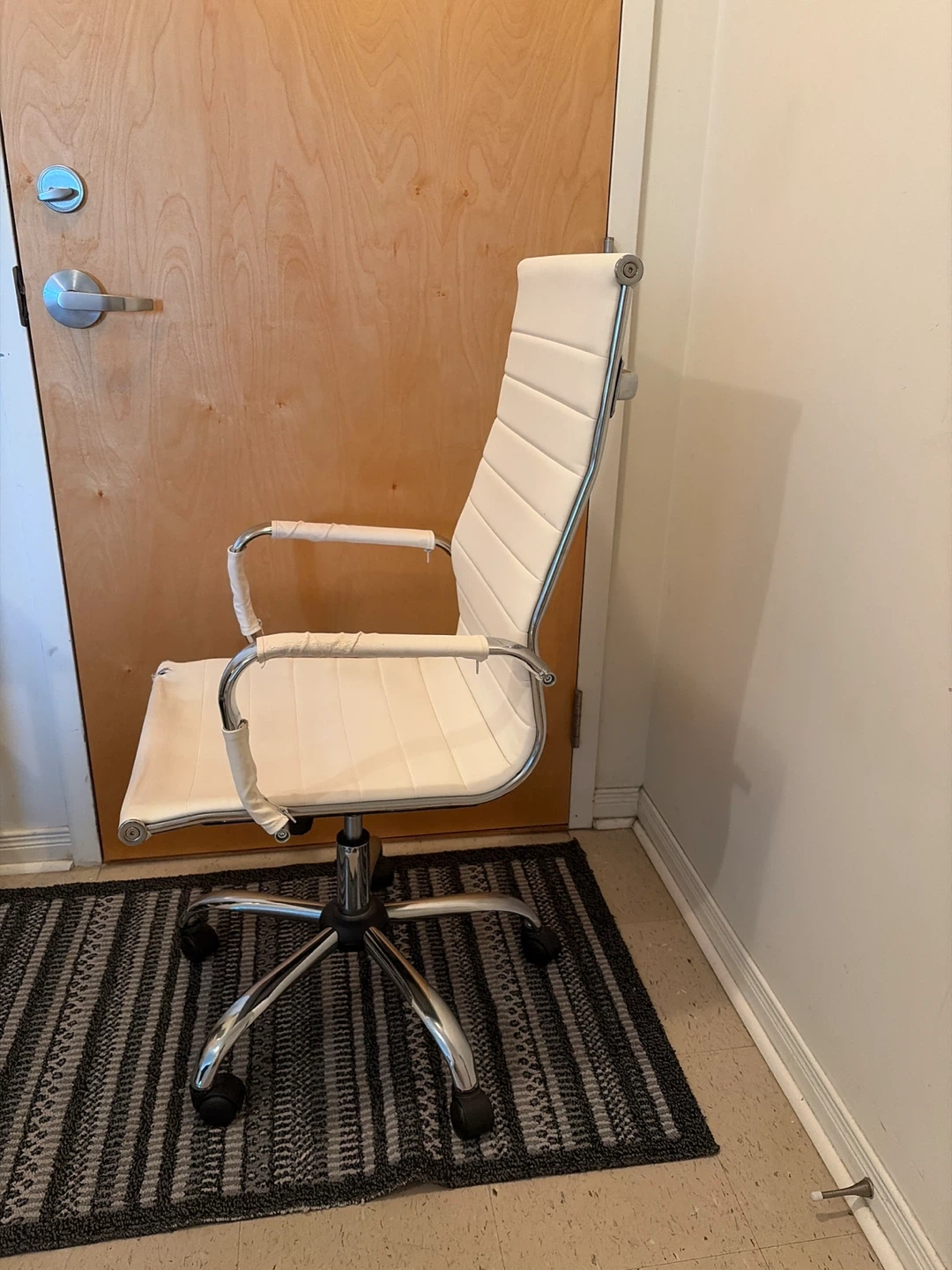 White Faux Leather Office Chair - photo 2