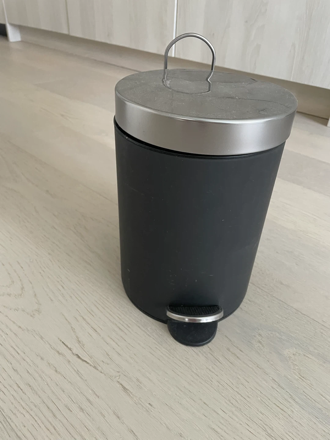 Black Step Can Trash Bin