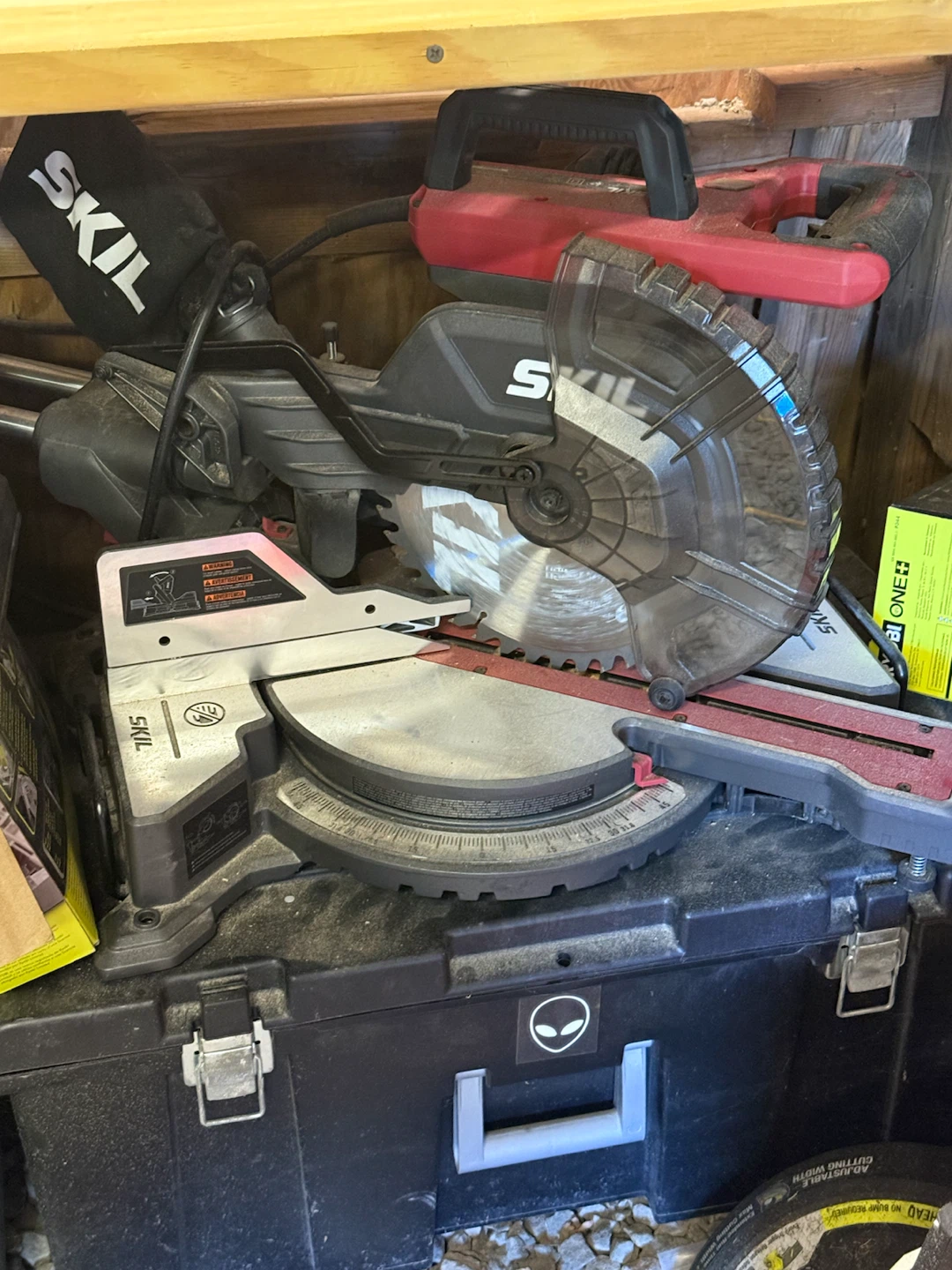 SKIL Compound Miter Saw