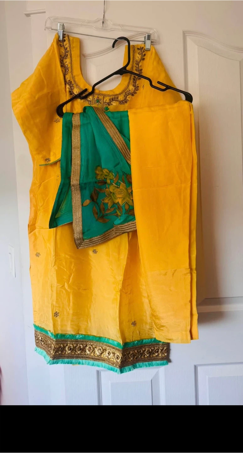 Yellow Kurti with Pants and Dupatta - photo 2