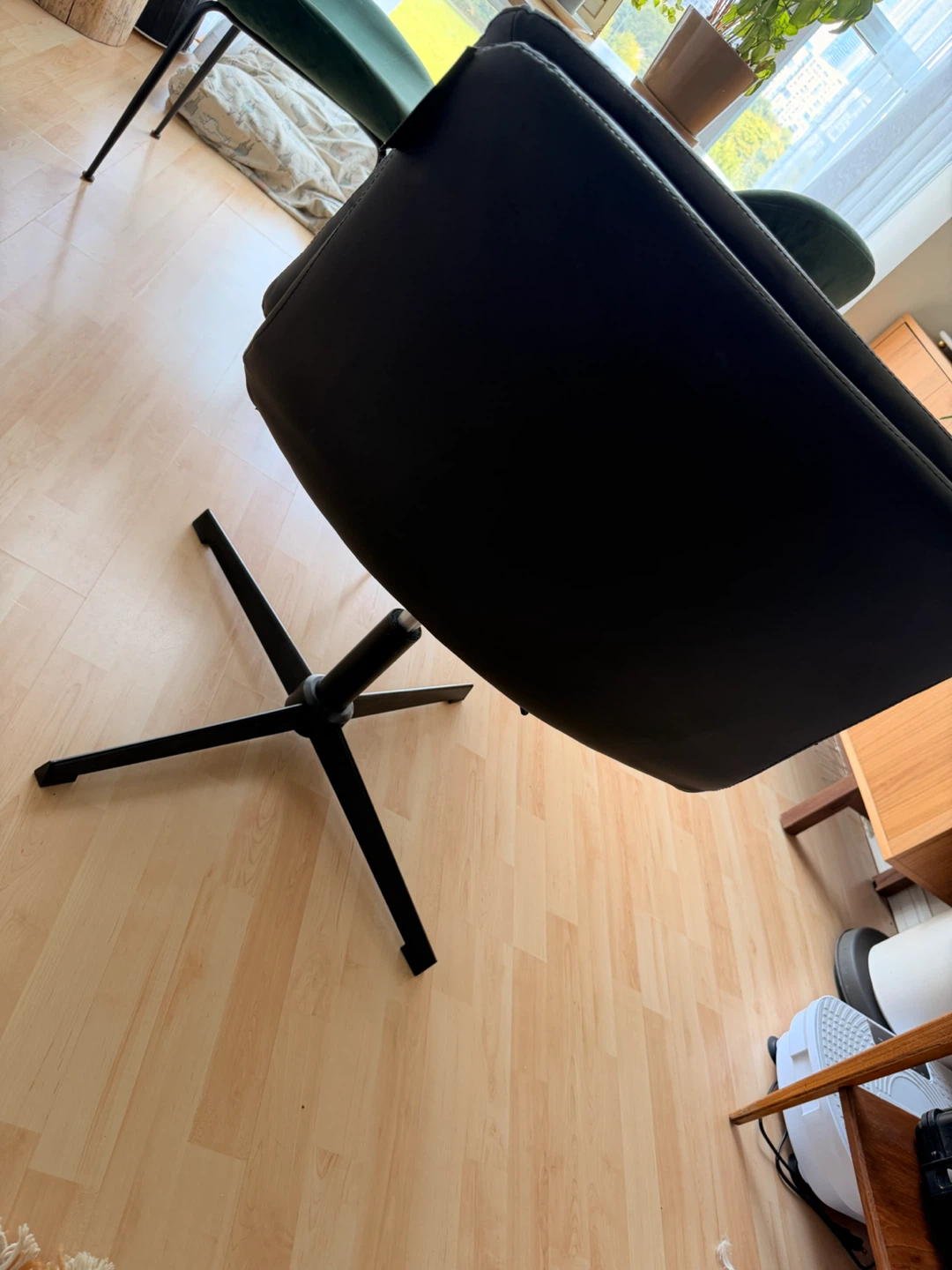 Black Swivel Office Chair - photo 2