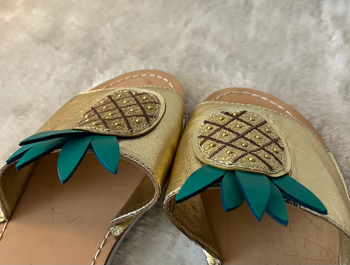 Kate Spade Gold Pineapple Sandals Size 6M - photo 3