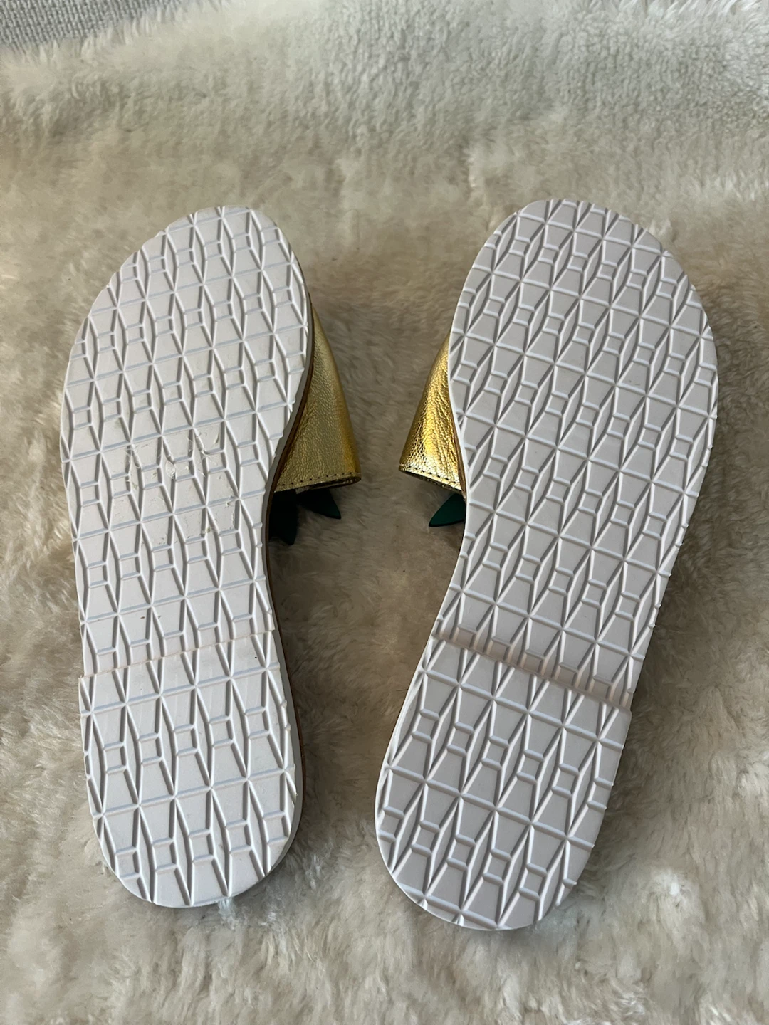 Kate Spade Gold Pineapple Sandals Size 6M - photo 4