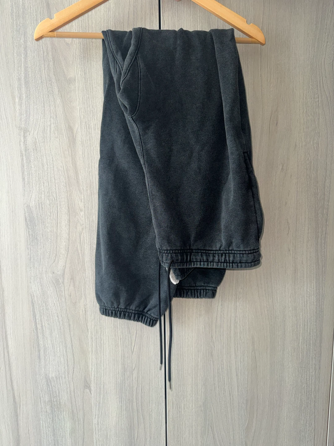 Alo Grey Hoodie and Sweatpants Set - photo 2