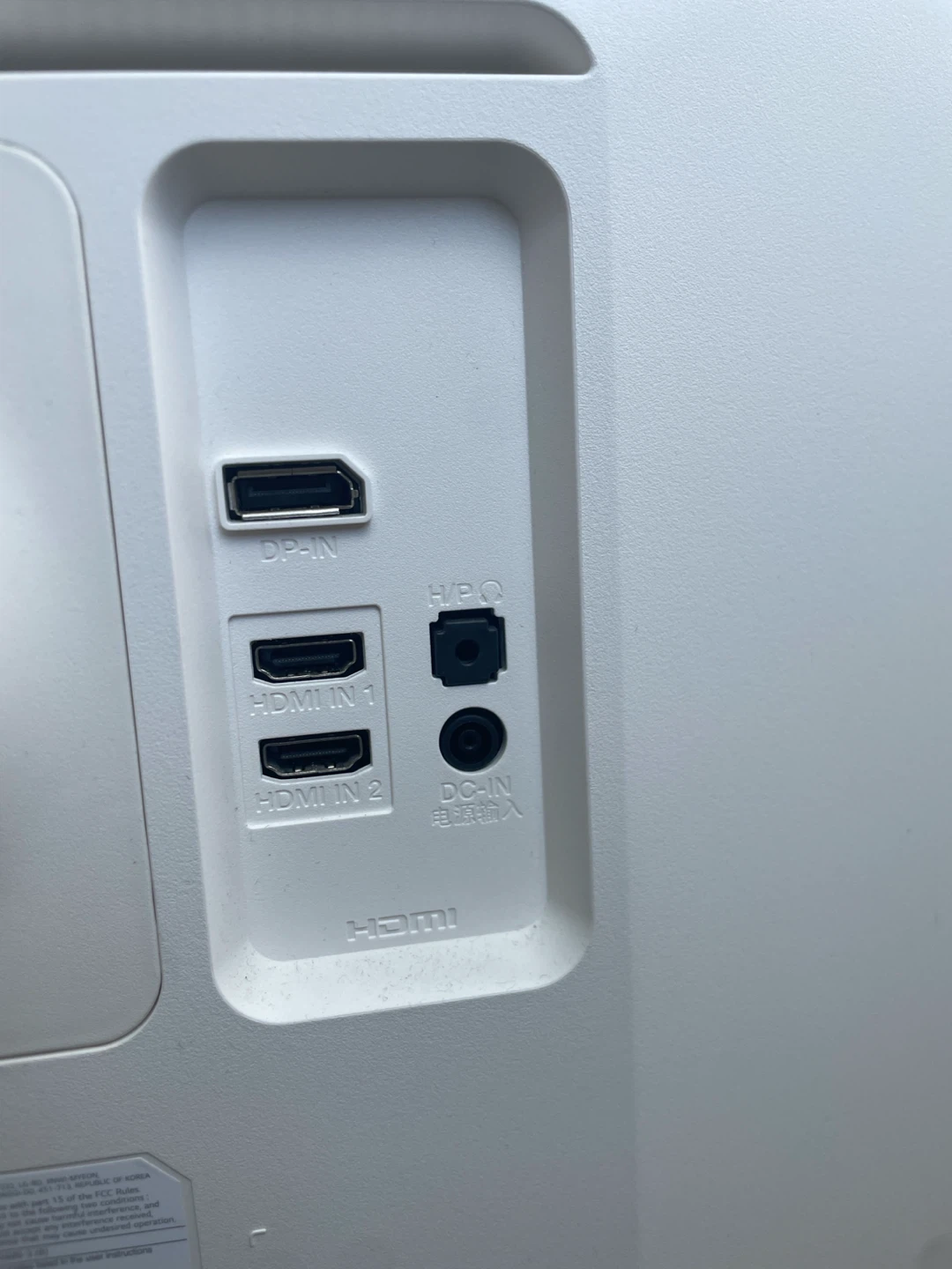 LG 27UL550-W Monitor - photo 2