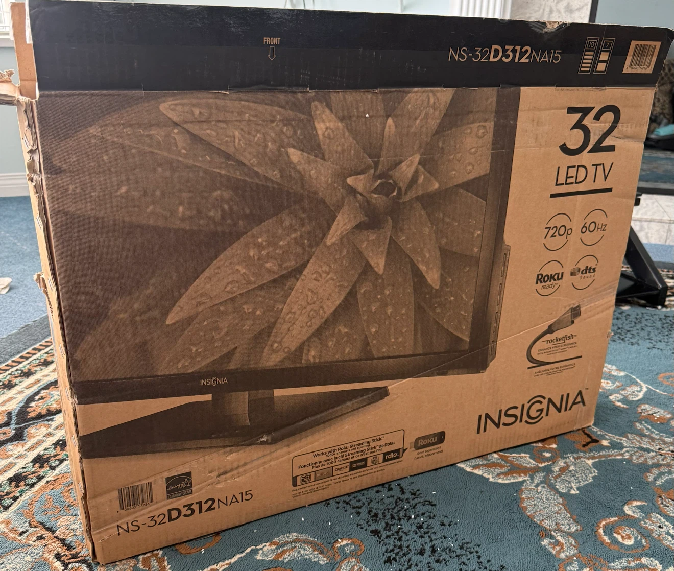 Insignia 32" LED TV with TV stand. - photo 3