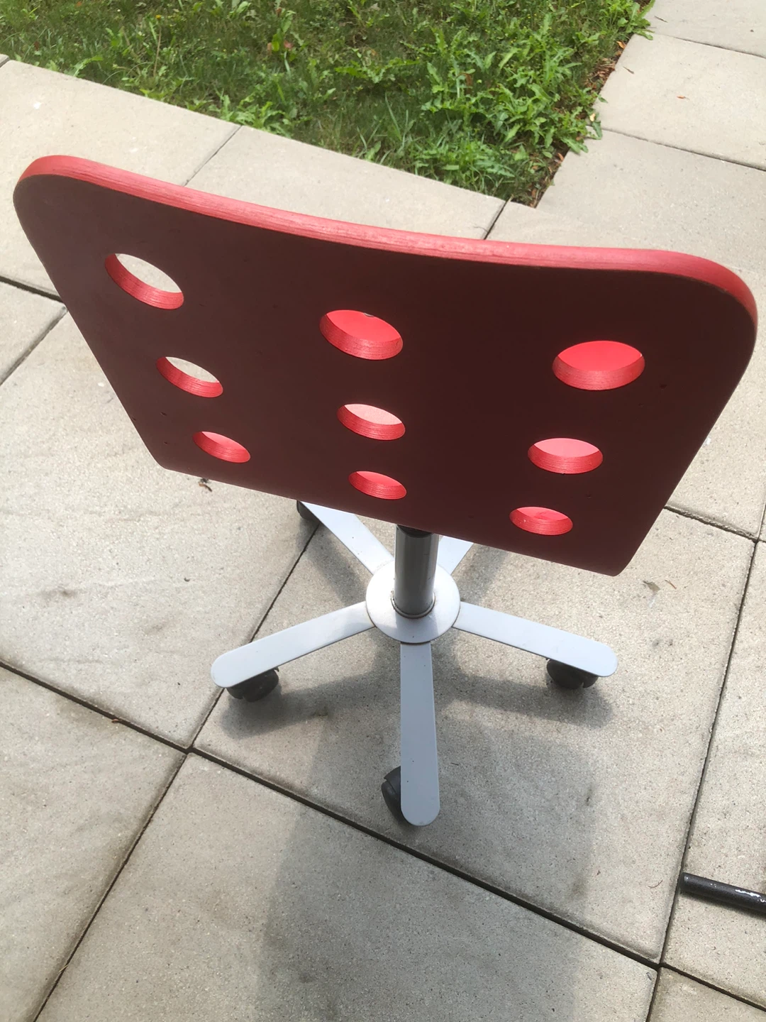 Red Swivel Chair - photo 3