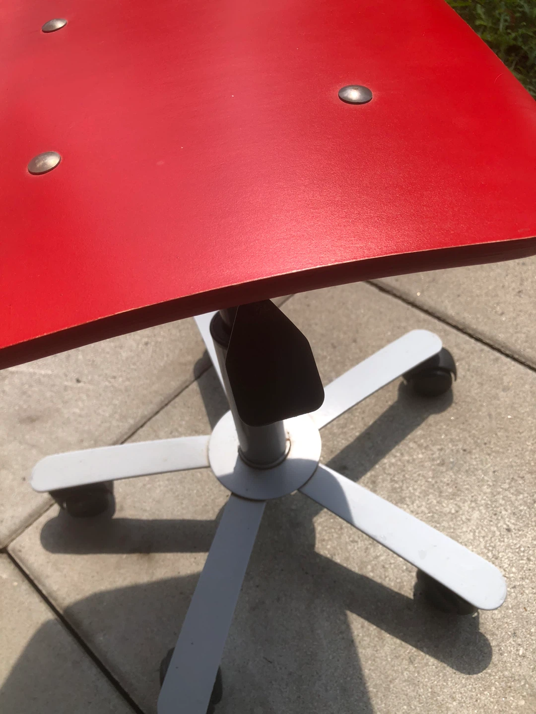 Red Swivel Chair - photo 2