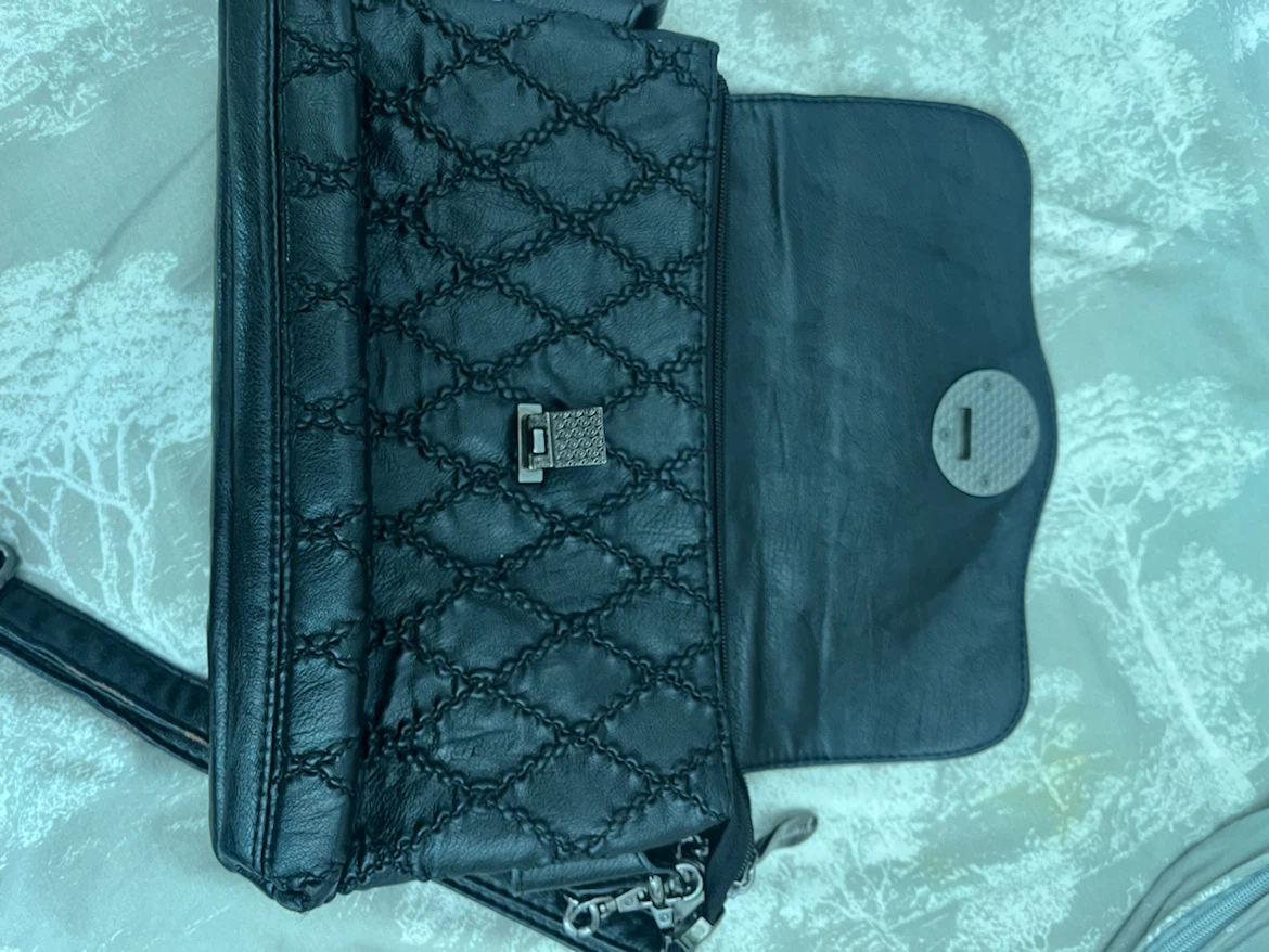 Black Quilted Flap Bag - photo 3