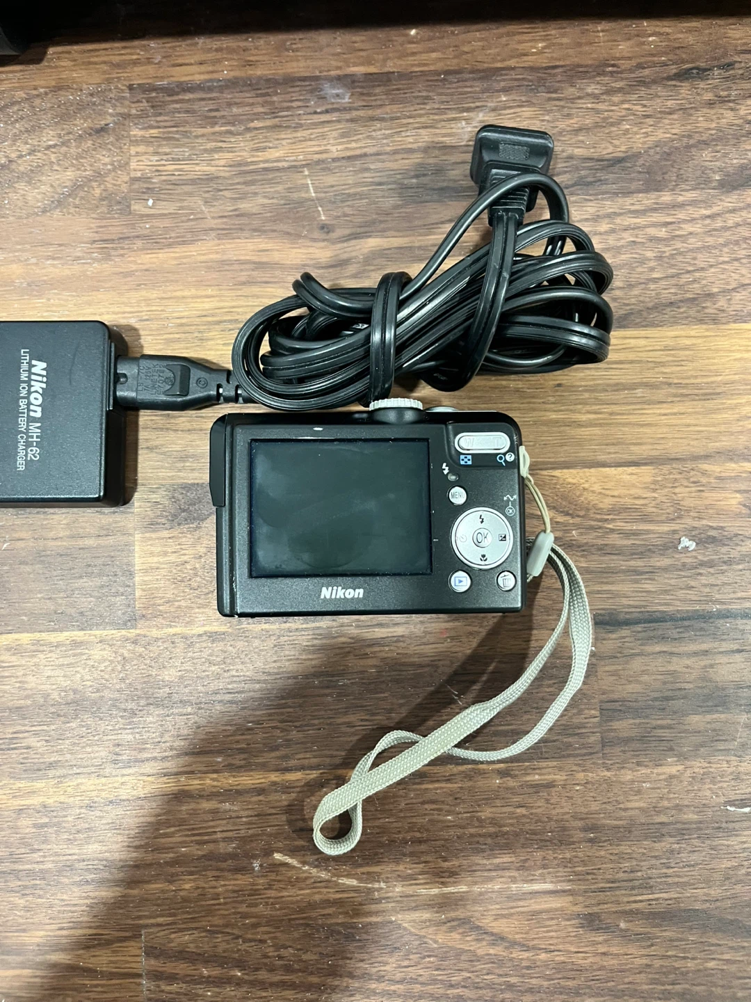 Nikon COOLPIX S3300 Digital Camera with Charger - photo 2