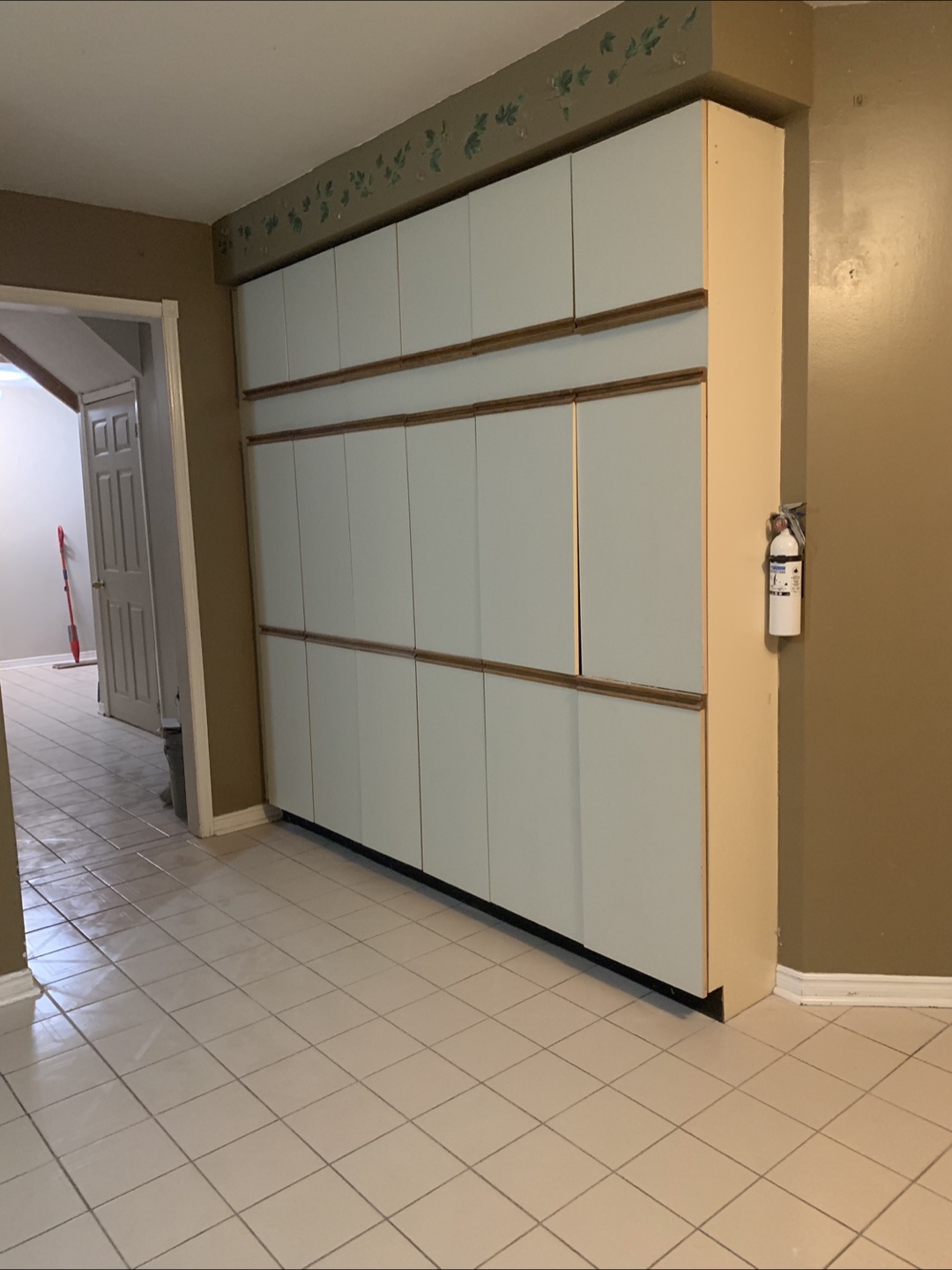 Room for Rent in Upper Level House Available Dixe/Queen - photo 2