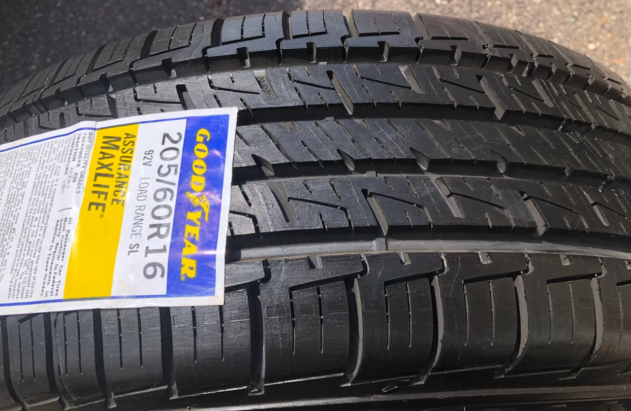 ☀️205/60/16 GOODYEAR SINGLE ALL SEASON❄️
