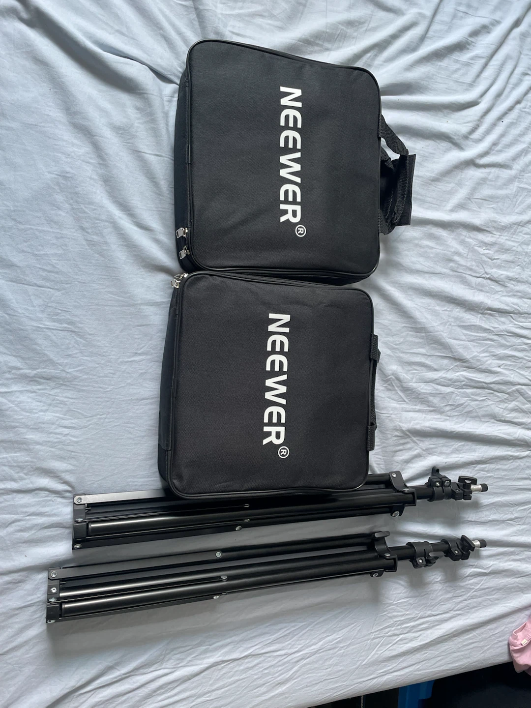 Neewer LED Light Kit with Stands and Bags - photo 2
