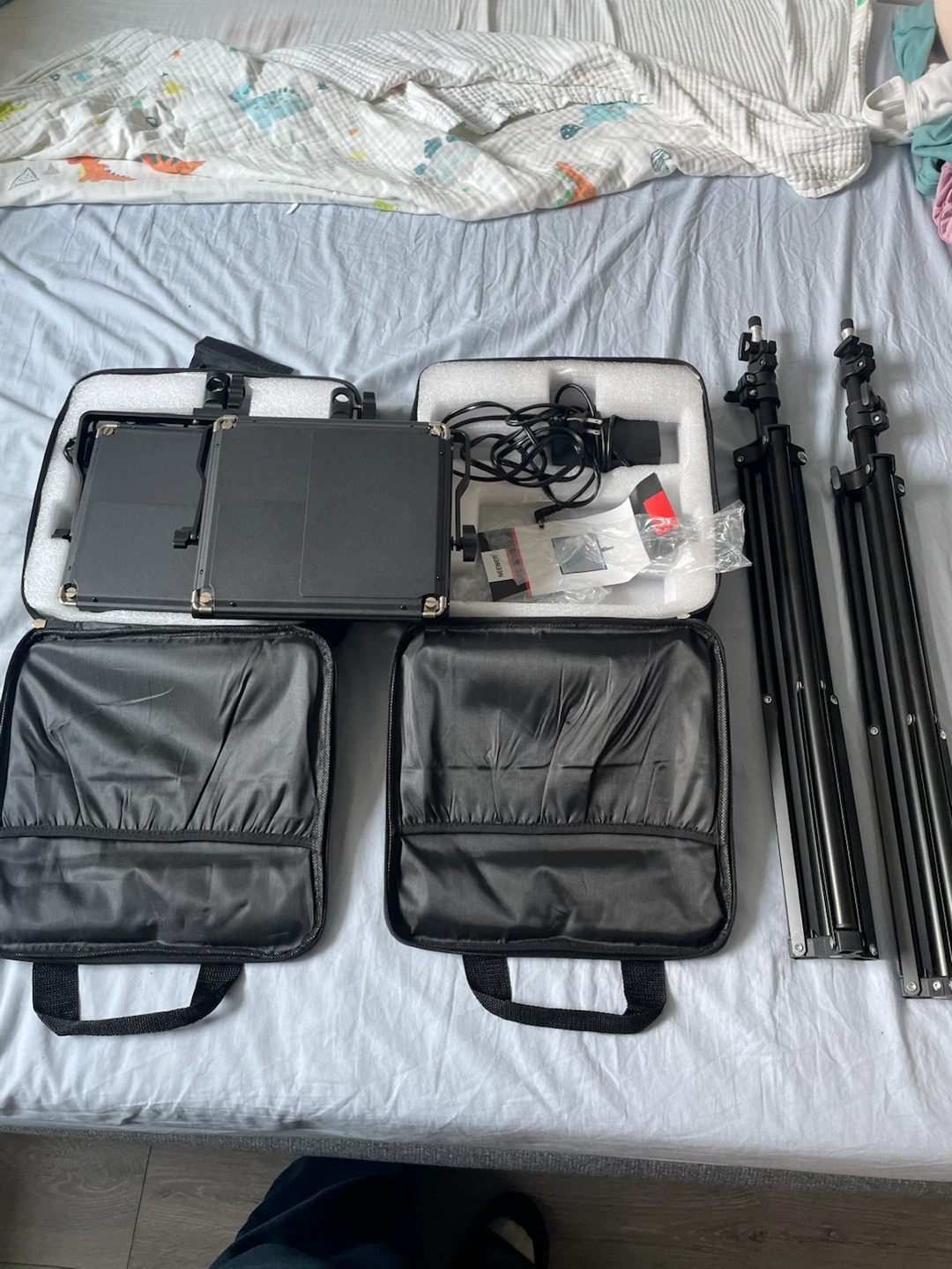 Neewer LED Light Kit with Stands and Bags - photo 3