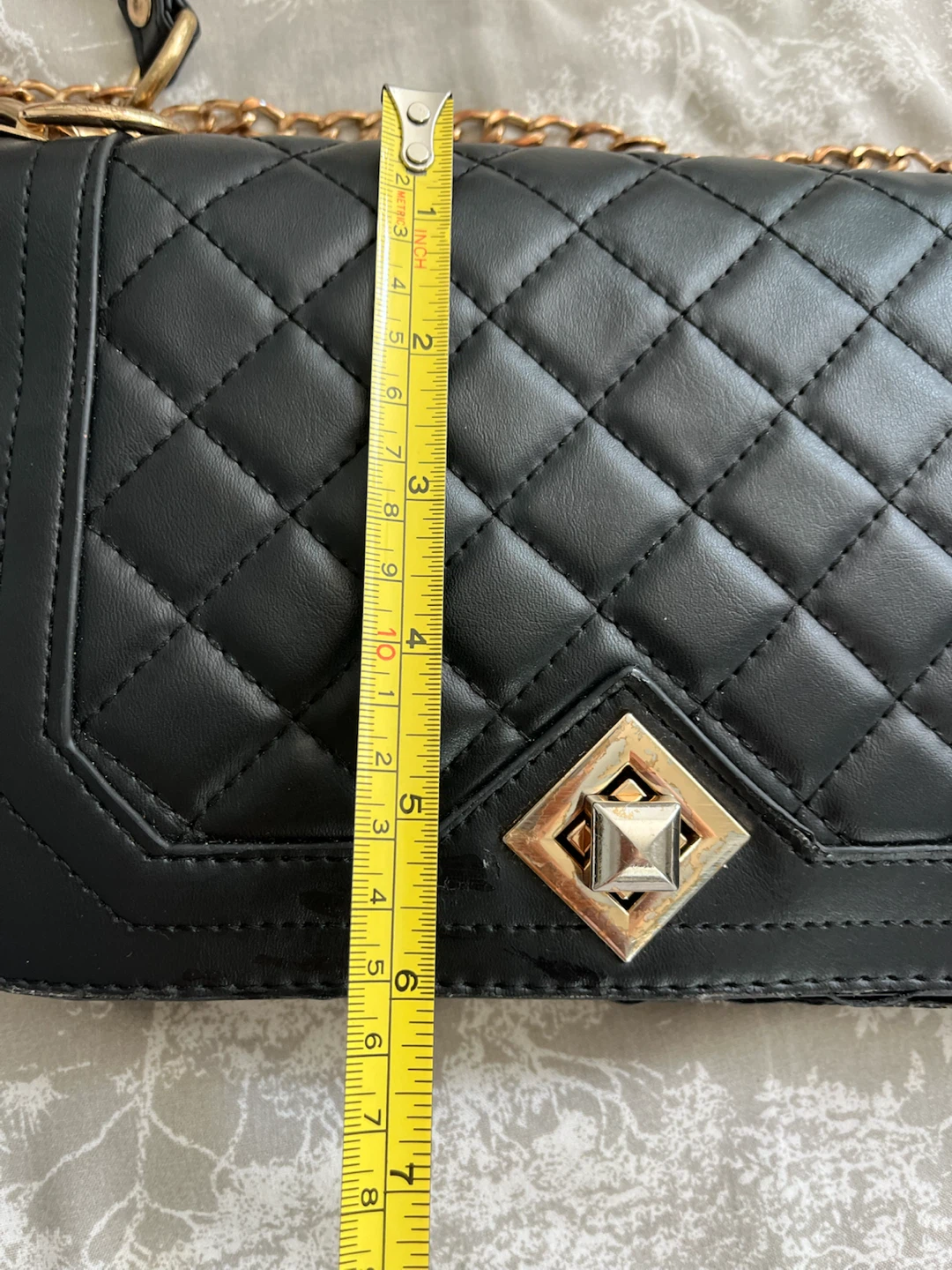 MYHOZEE Quilted Chain Shoulder Bag