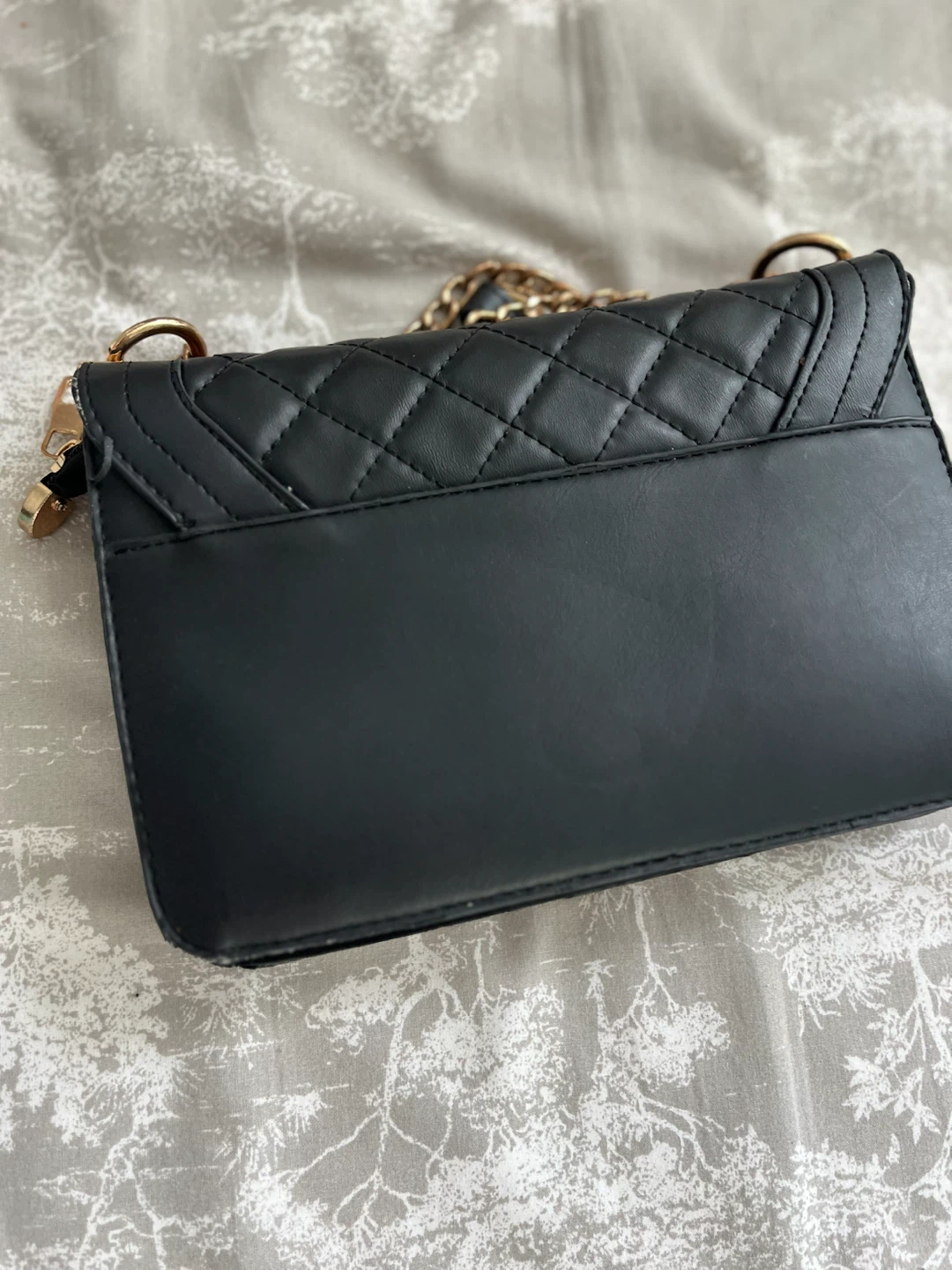 MYHOZEE Quilted Chain Shoulder Bag - photo 2