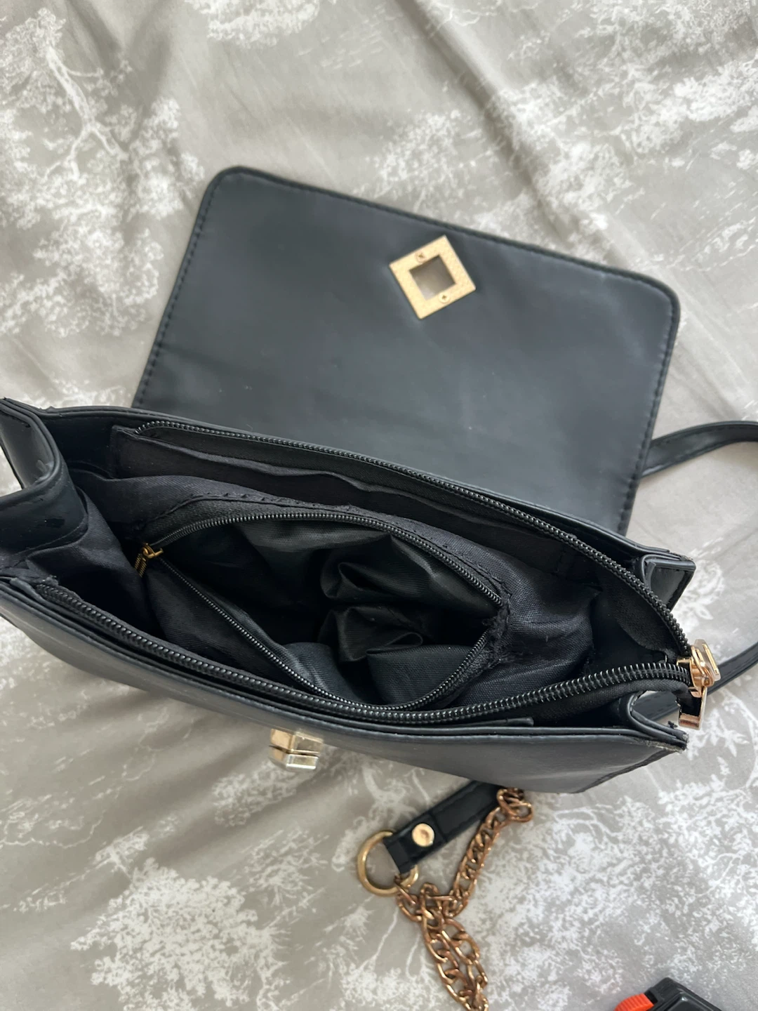 MYHOZEE Quilted Chain Shoulder Bag - photo 5