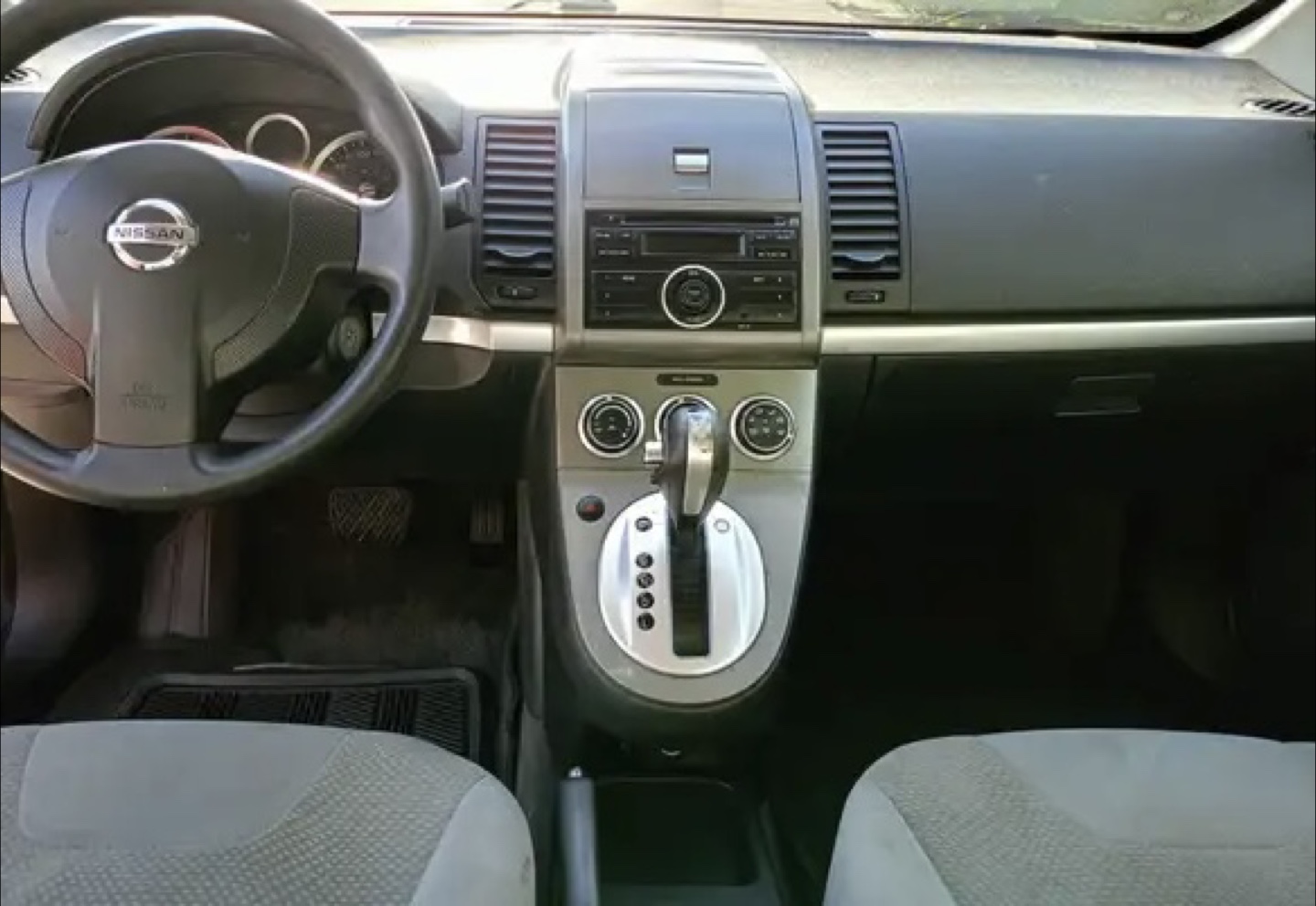 2011 Nissan Sentra, Driven 170K Kilometers. Automatic - photo 2