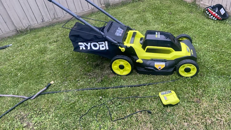 40v Ryobi push lawn mower 20” wit 6ah 40v battery and charger