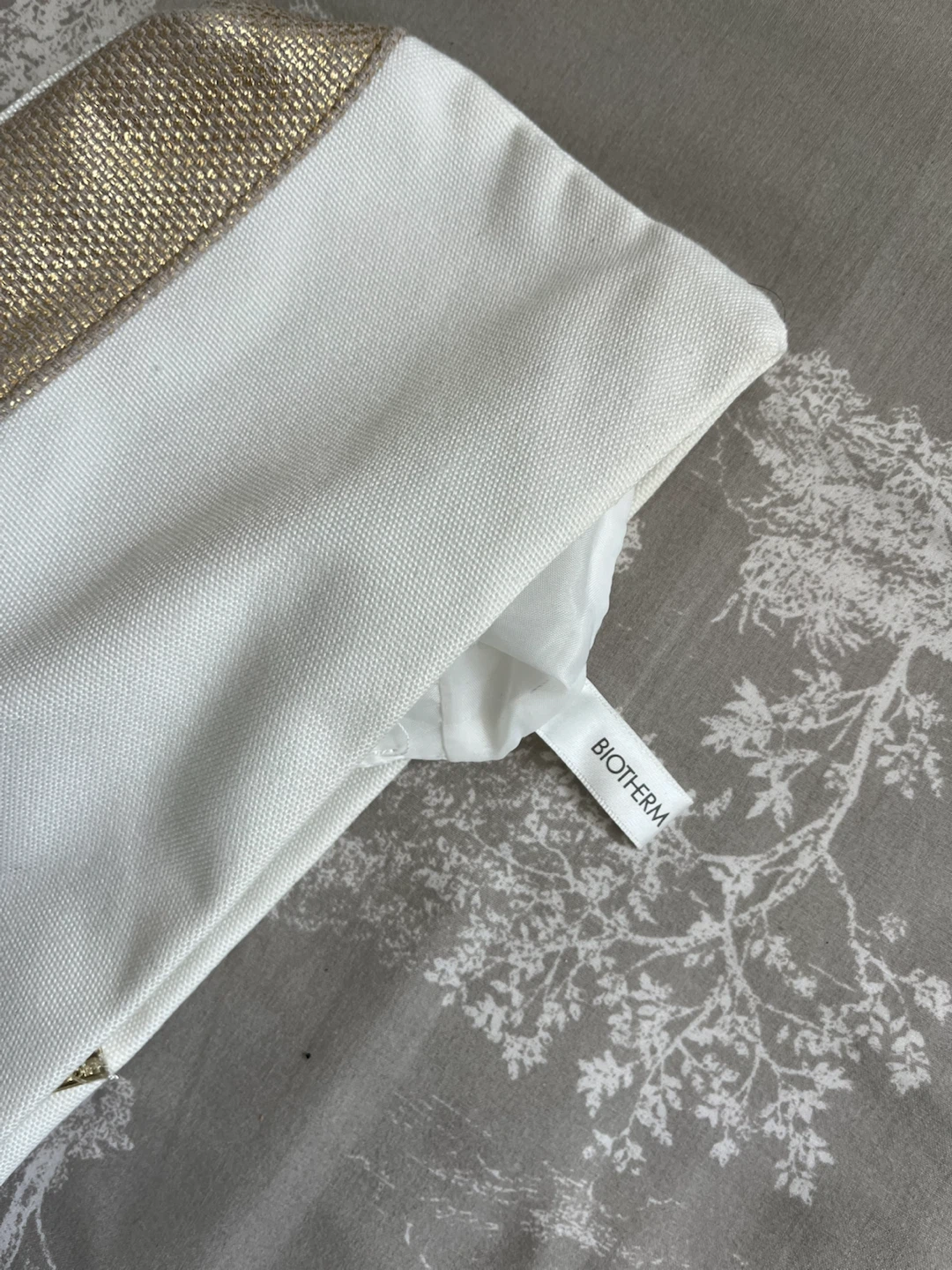 Biotherm White and Gold Cosmetic Bag - photo 2