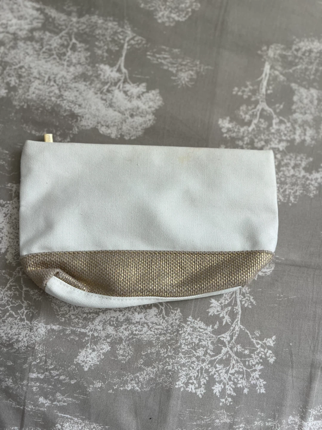 Biotherm White and Gold Cosmetic Bag - photo 3