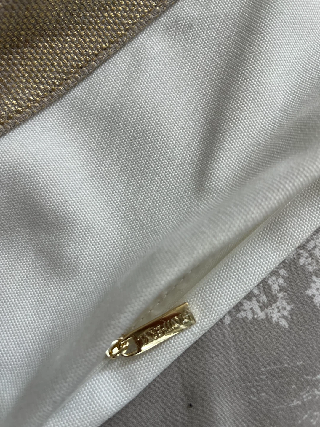 Biotherm White and Gold Cosmetic Bag - photo 4