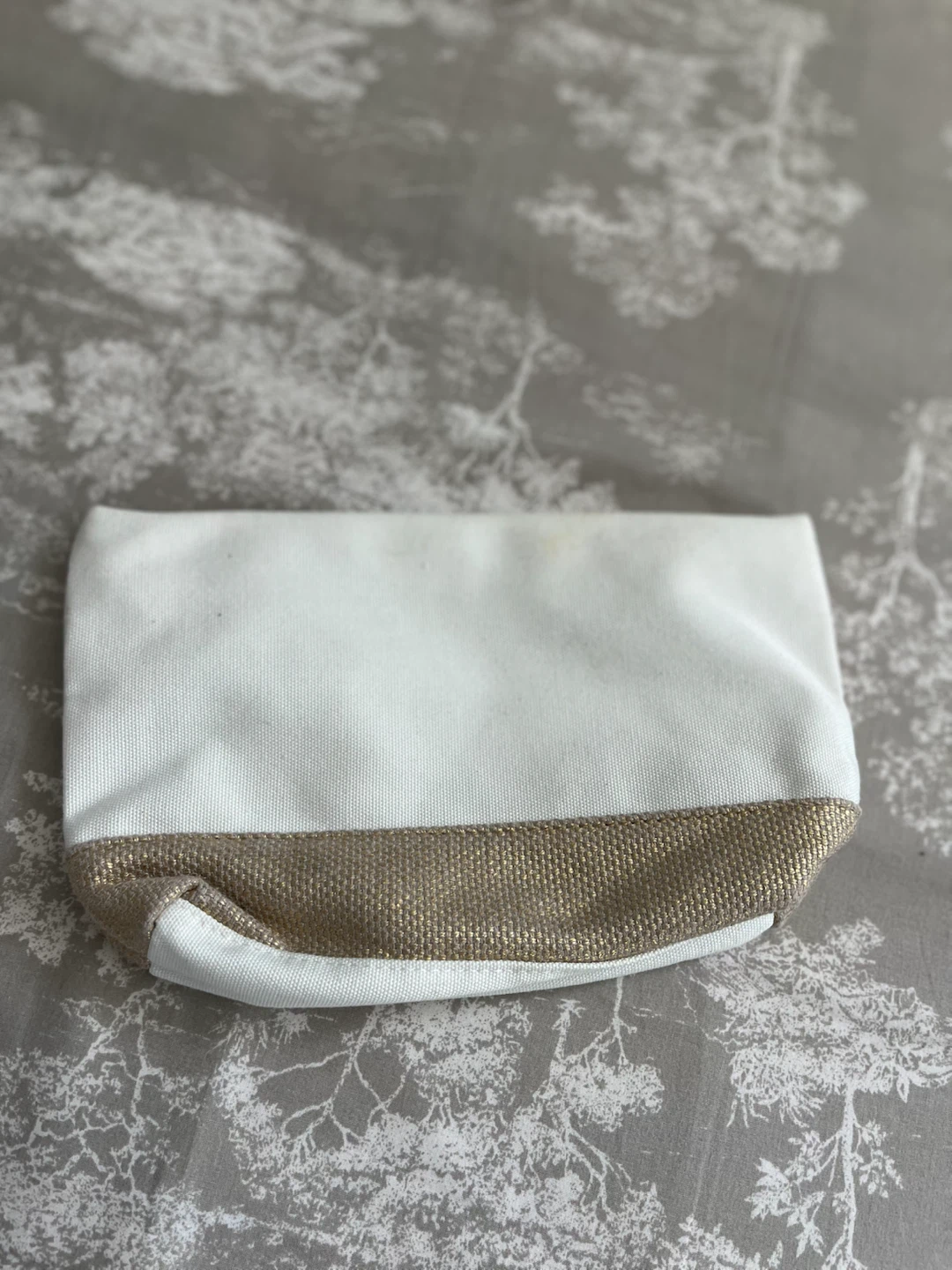 Biotherm White and Gold Cosmetic Bag - photo 5