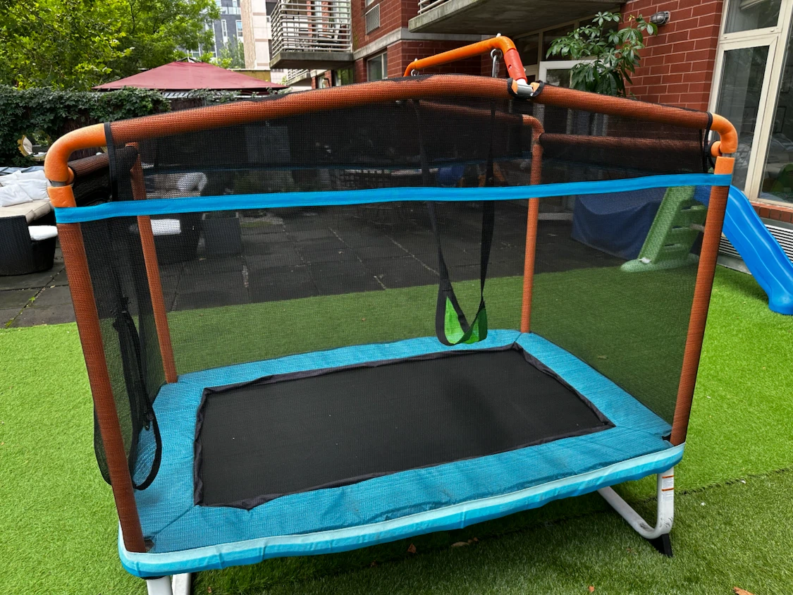 Kids Trampoline with Swing - photo 2
