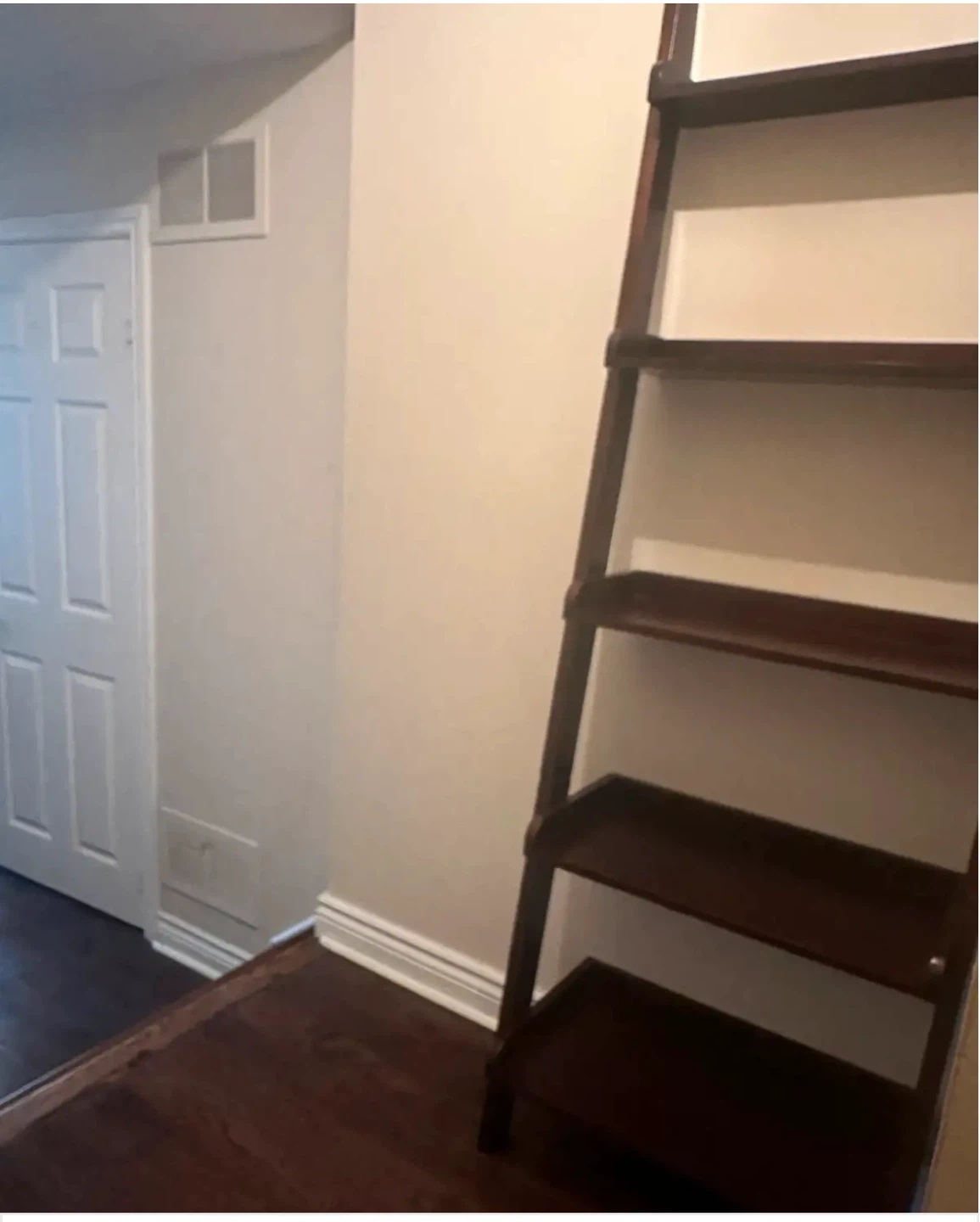 16th/Bayview and room suite with private bathroom - photo 3