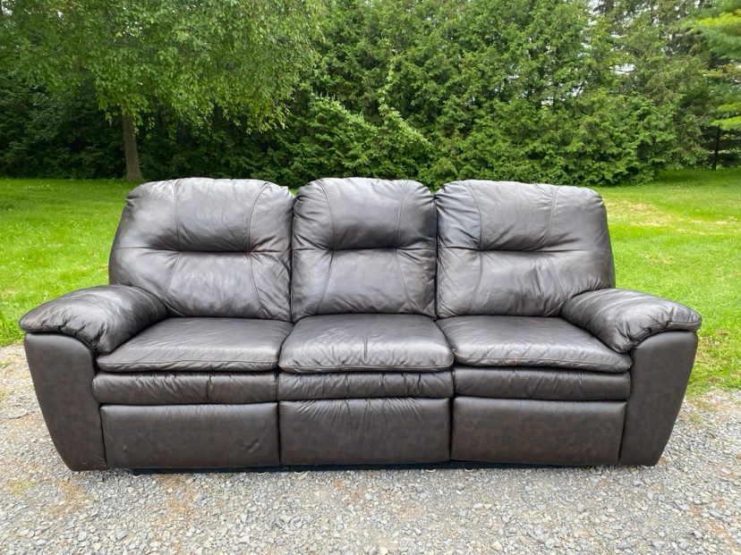 Leon’s Dark Brown Leather Reclining Sofa (CAN DELIVER)