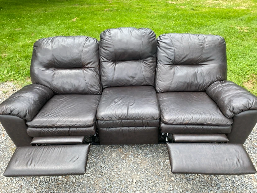 Leon’s Dark Brown Leather Reclining Sofa (CAN DELIVER) - photo 2