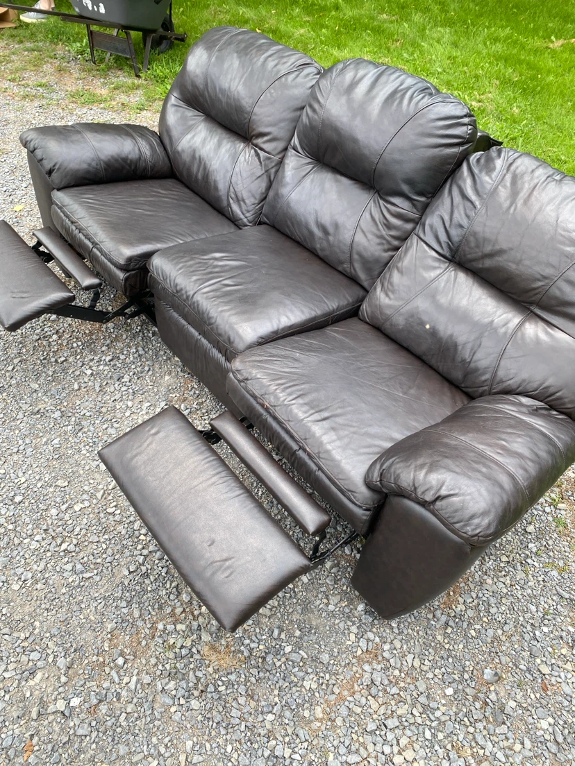 Leon’s Dark Brown Leather Reclining Sofa (CAN DELIVER) - photo 3