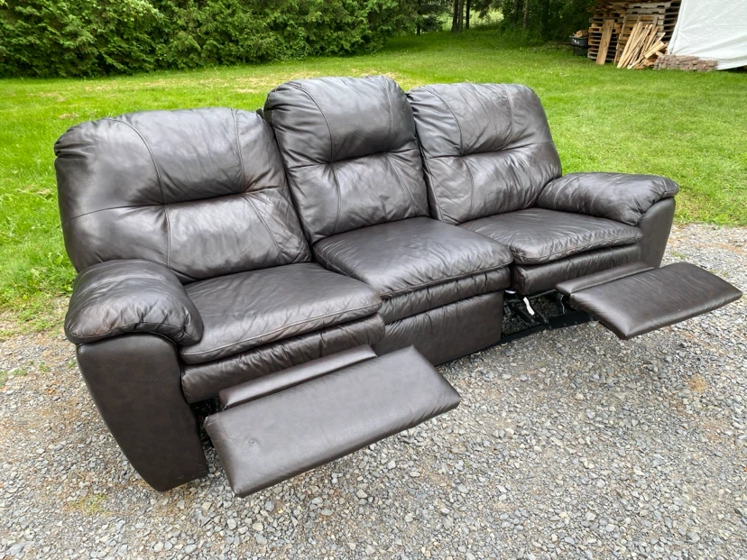Leon’s Dark Brown Leather Reclining Sofa (CAN DELIVER) - photo 4