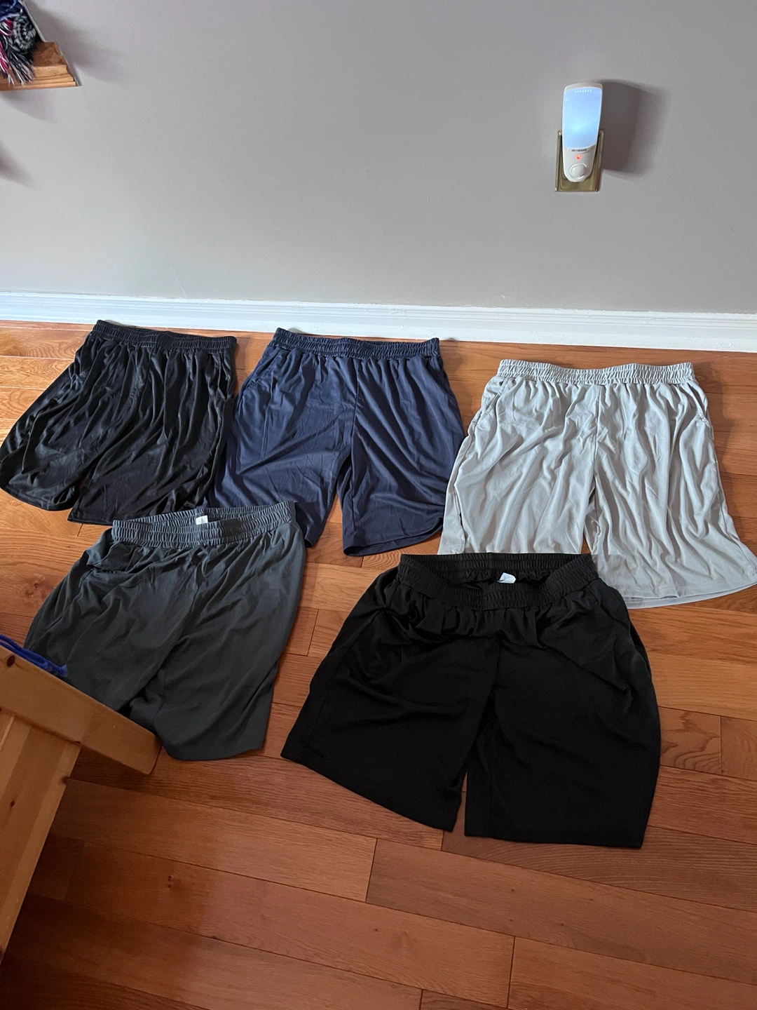 Lot of 5 Athletic Shorts - photo 2
