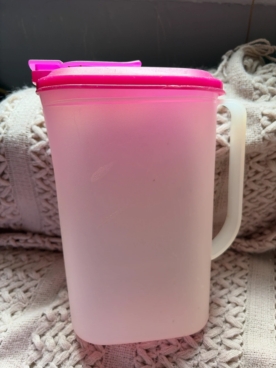 Tupperware Pitcher with Pink Lid - photo 2