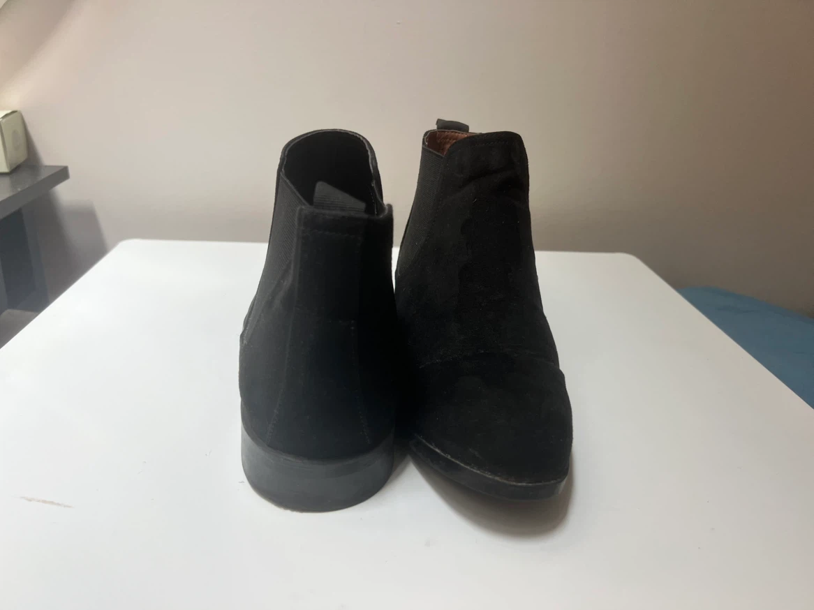H&M Black Suede Chelsea Boots - photo 2