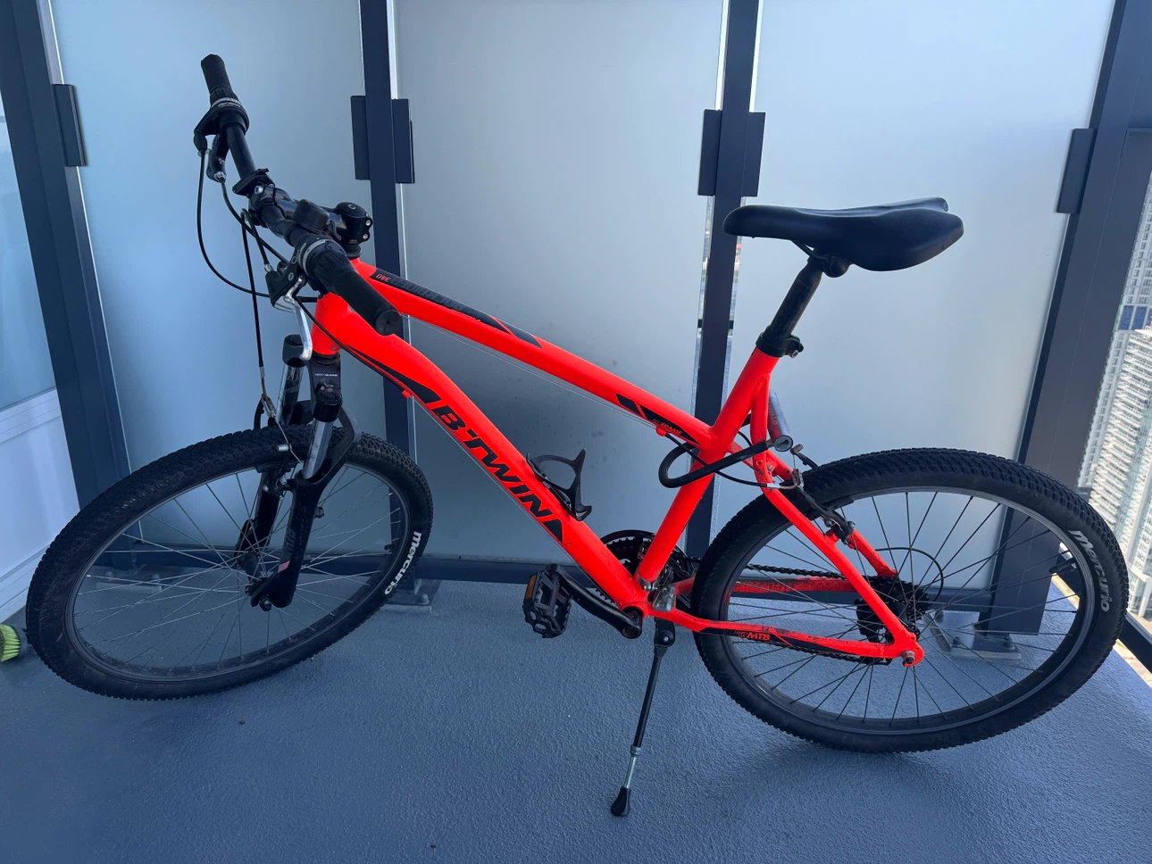Orange B'TWIN Mountain Bike