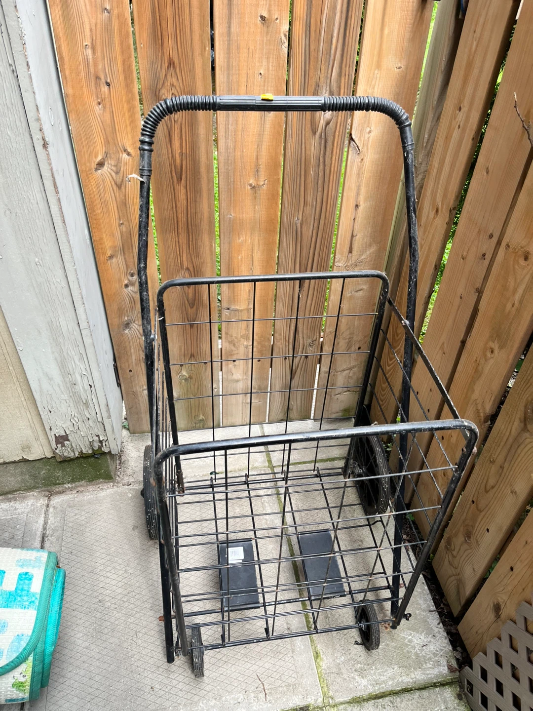 Move out sale !! Black Metal Rolling Shopping Cart - photo 4