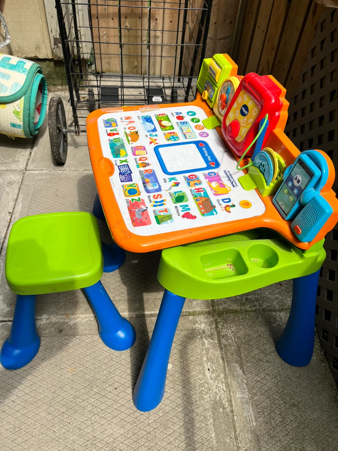 Move out sale !! VTech Smart Happy Learning Desk - photo 3