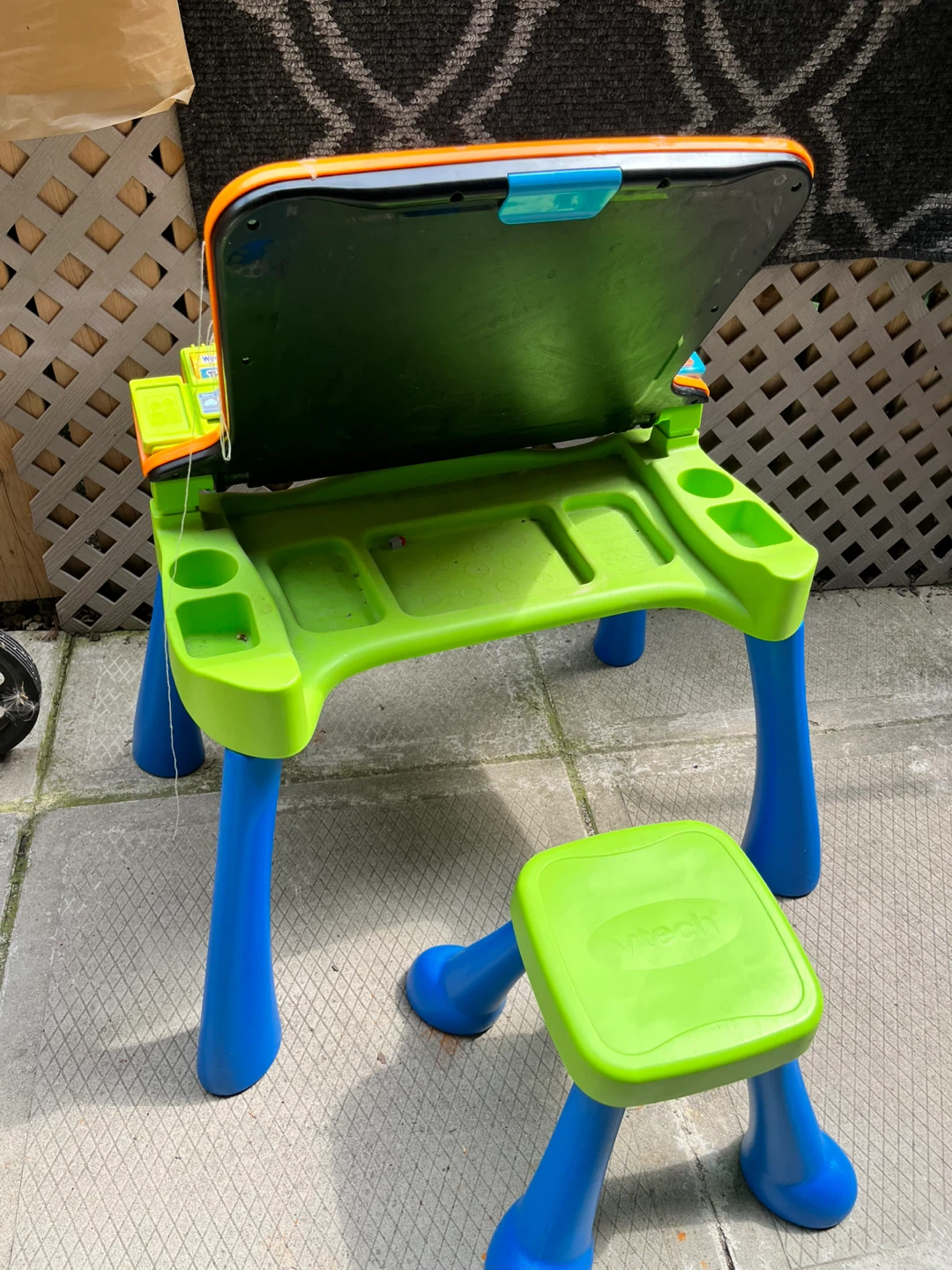 Move out sale !! VTech Smart Happy Learning Desk - photo 2
