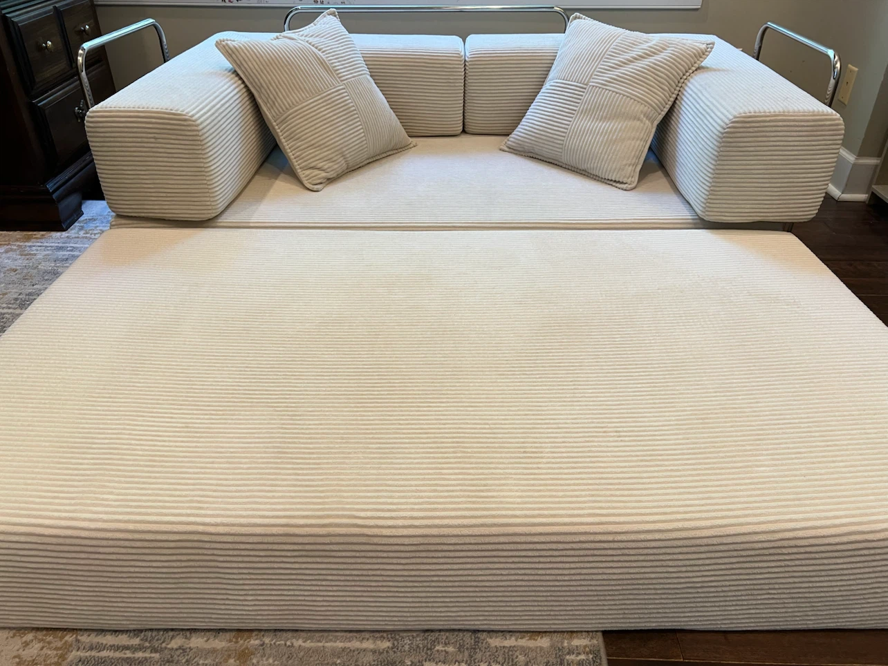 Boneless Convertible Sleeper Sofa Bed – Excellent Condition - photo 2