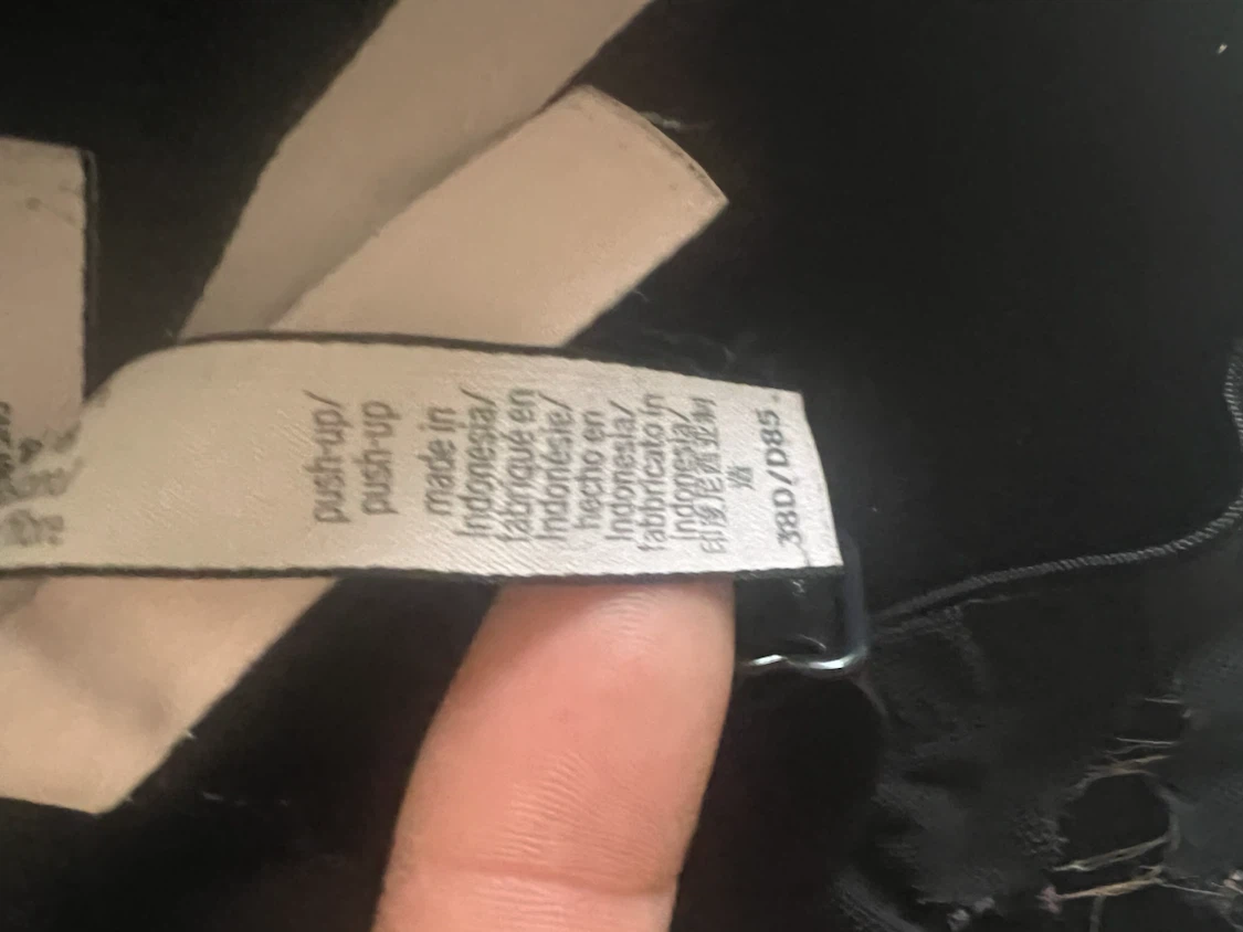 Victoria's Secret Bras 38D/D85 - photo 3